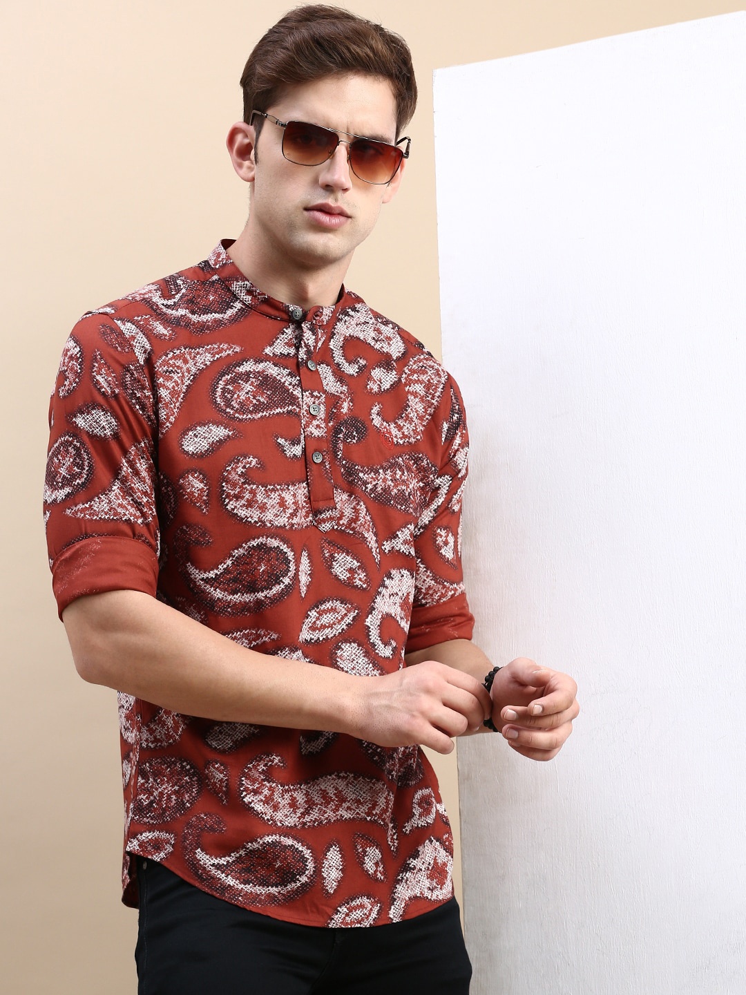 

SHOWOFF Ethnic Printed Mandarin Collar Kurta, Brown