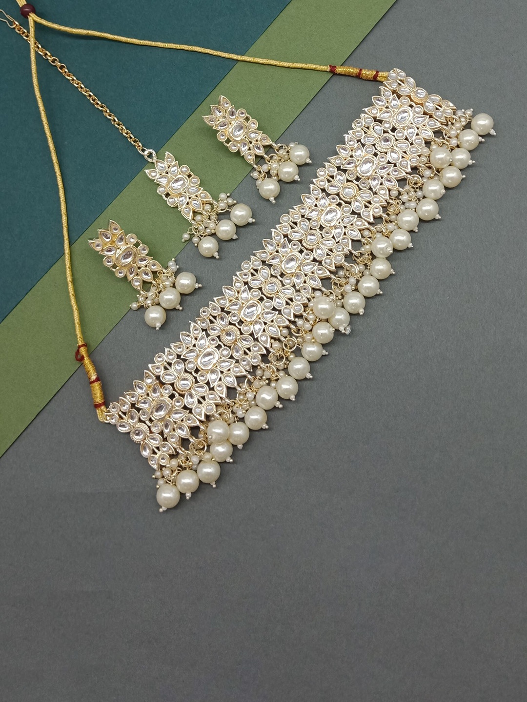 

AASHISH IMITATION Gold-Plated Kundan Choker Set With Maang Tikka