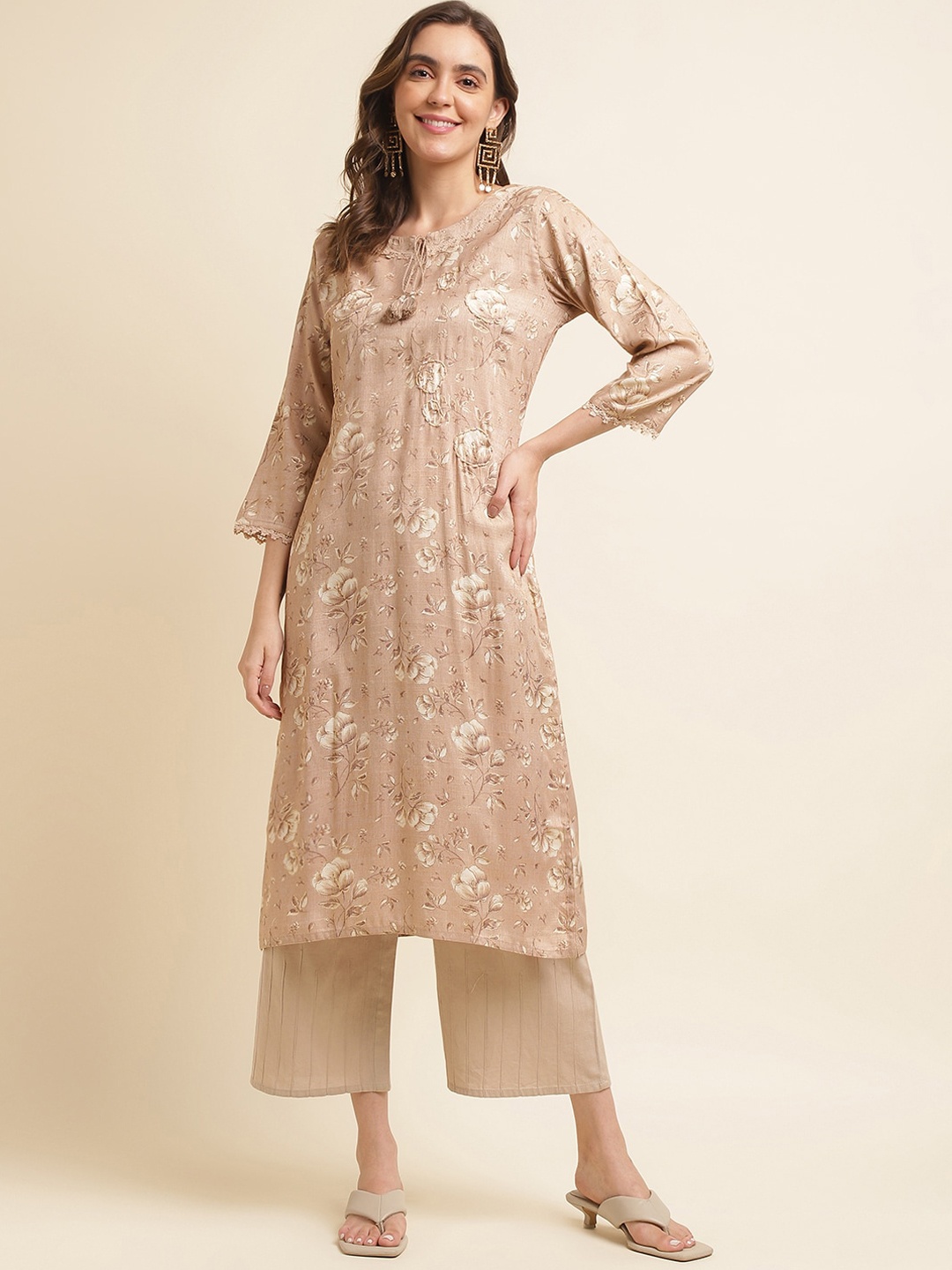 

Ishin Beige Floral Embroidered Keyhole Neck Silk Kurta