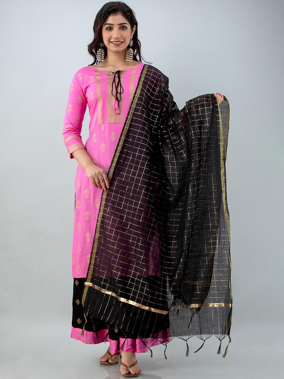 

Lovista Floral Printed Regular Kurta with Skirt & With Dupatta, Pink