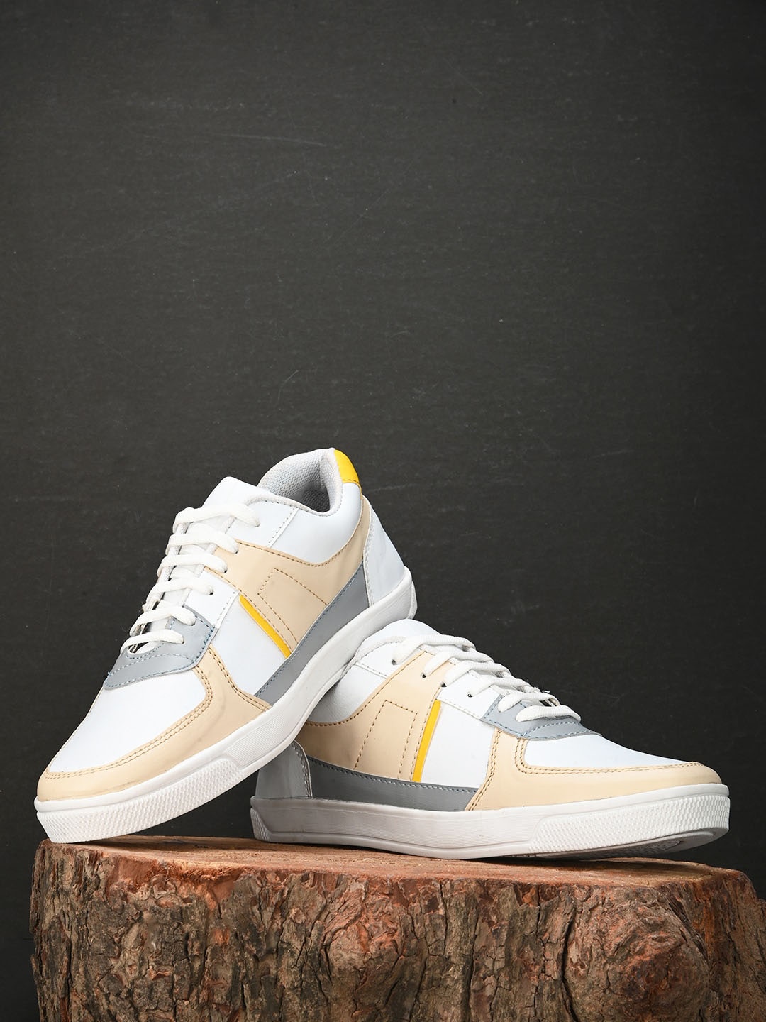 

ELIXIR MAN Men Colourblocked Padded Insole Lightweight Contrast Sole Sneakers, White