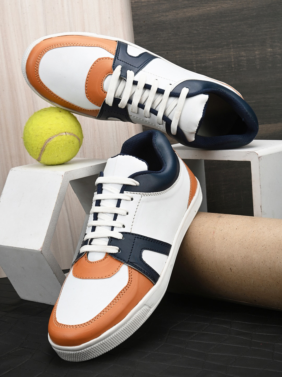 

ELIXIR MAN Men Colourblocked Lightweight Sneakers, White