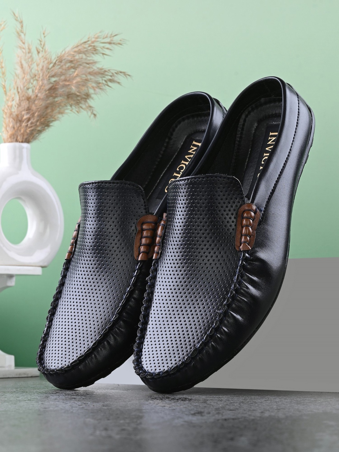 

INVICTUS Men Perforated Lightweight Mules, Navy blue
