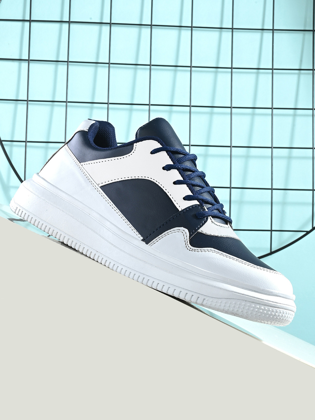 

Roadster Men Navy Blue & White Colourblocked Lightweight Casual Sneakers