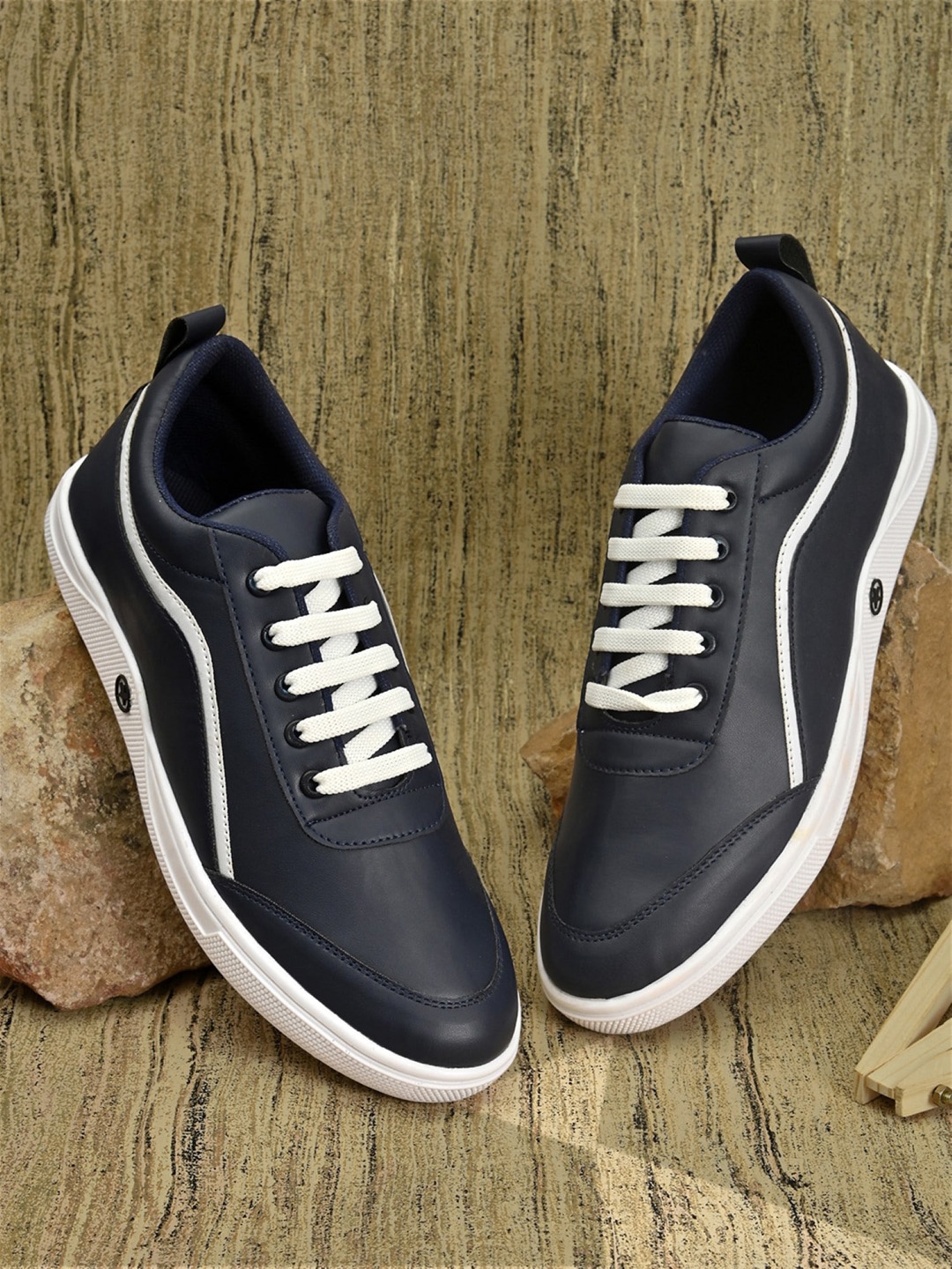 

Roadster Men Navy Blue Lightweight Casual Sneakers