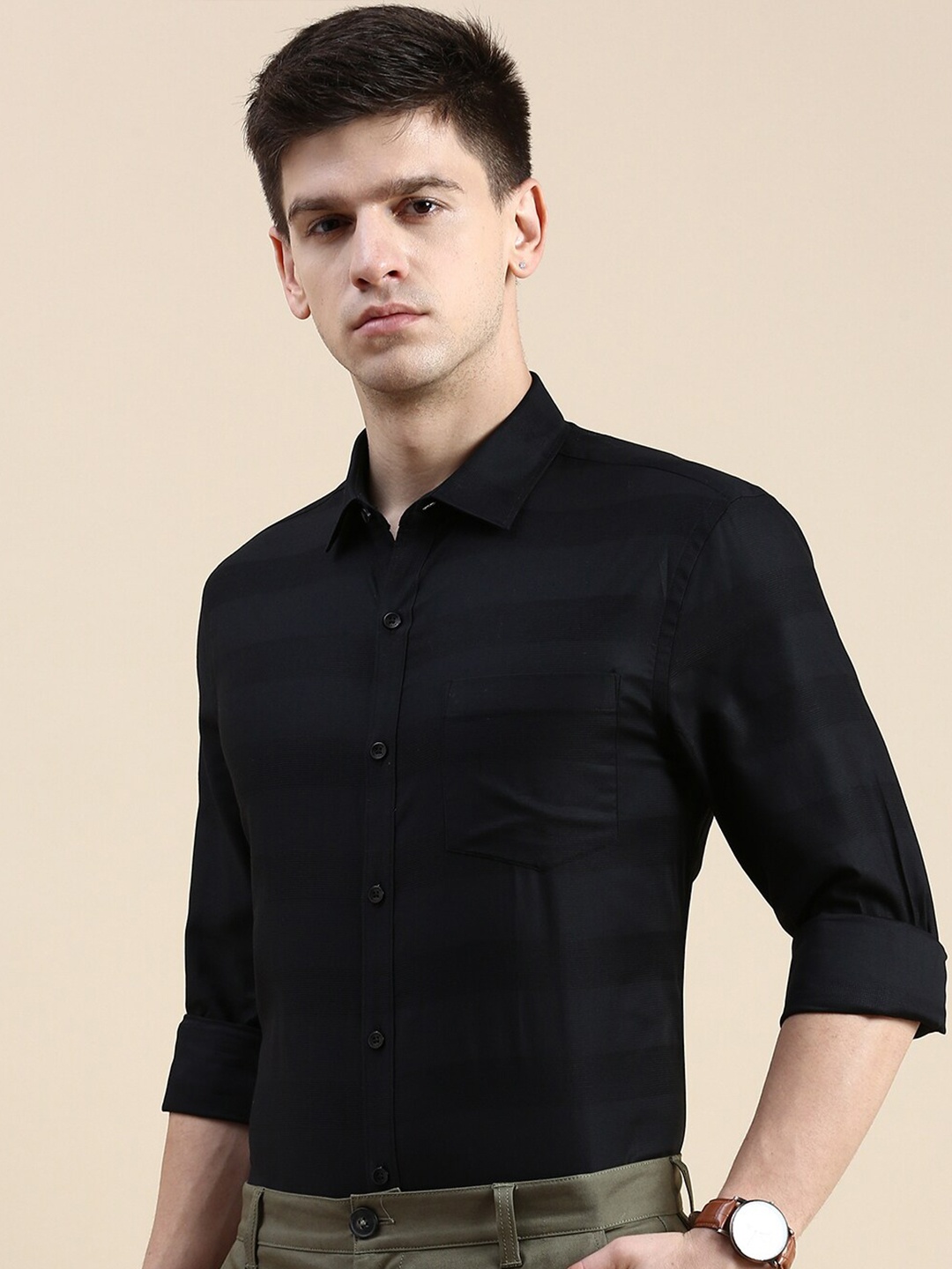 

INVICTUS Spread Collar Comfort Slim Fit Horizontal Striped Formal Shirt, Black