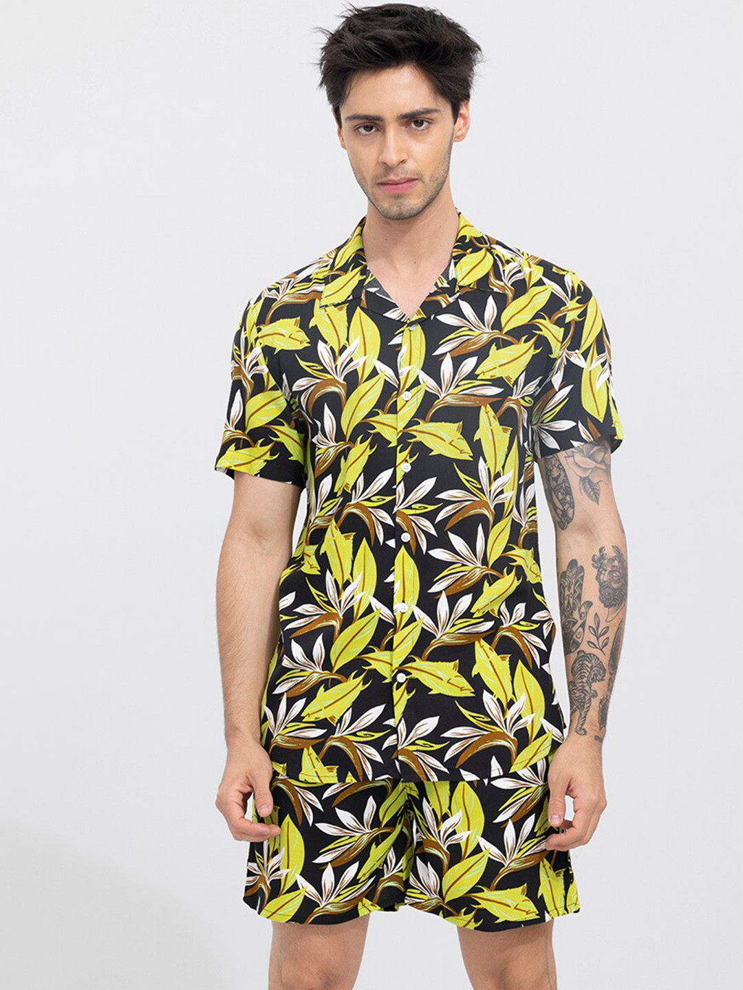 

Snitch Men Printed Pure Cotton Shirt & Shorts Co-Ords, Green