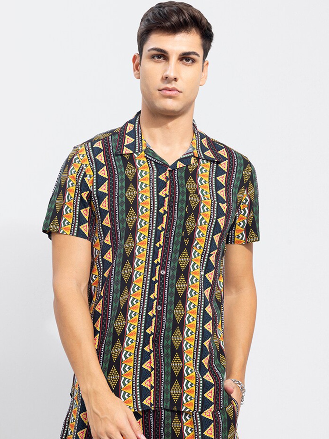 

Snitch Geometric Printed Shirt With Shorts, Green
