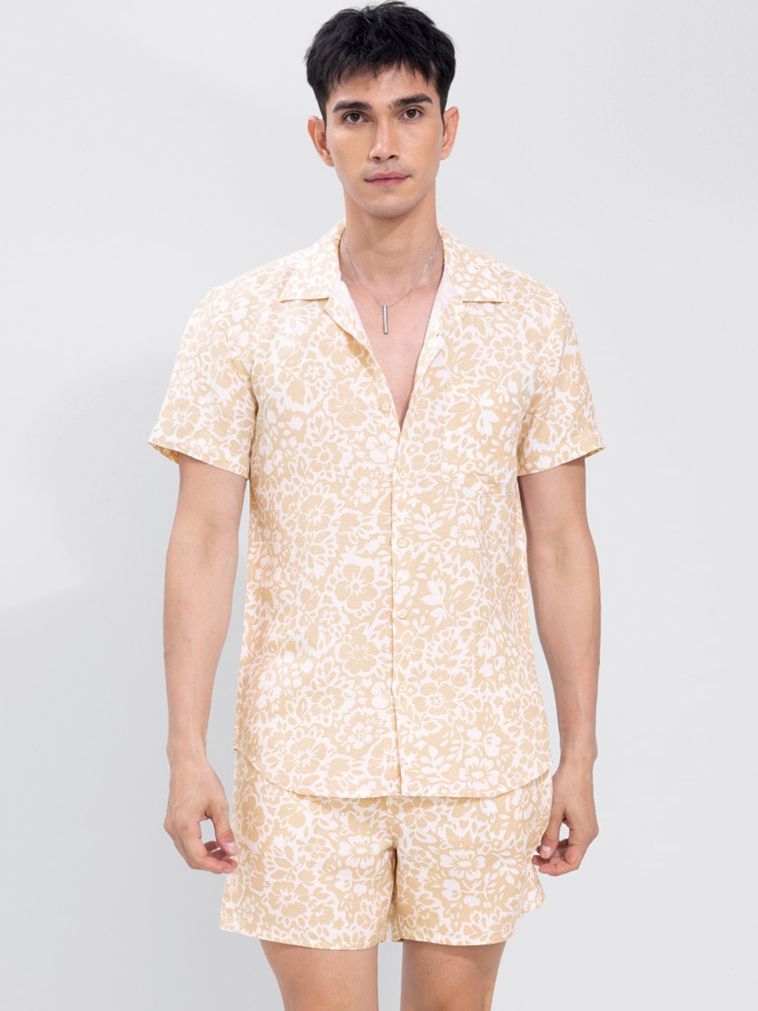 

Snitch Salverform White & Beige Printed Linen Shirt With Shorts