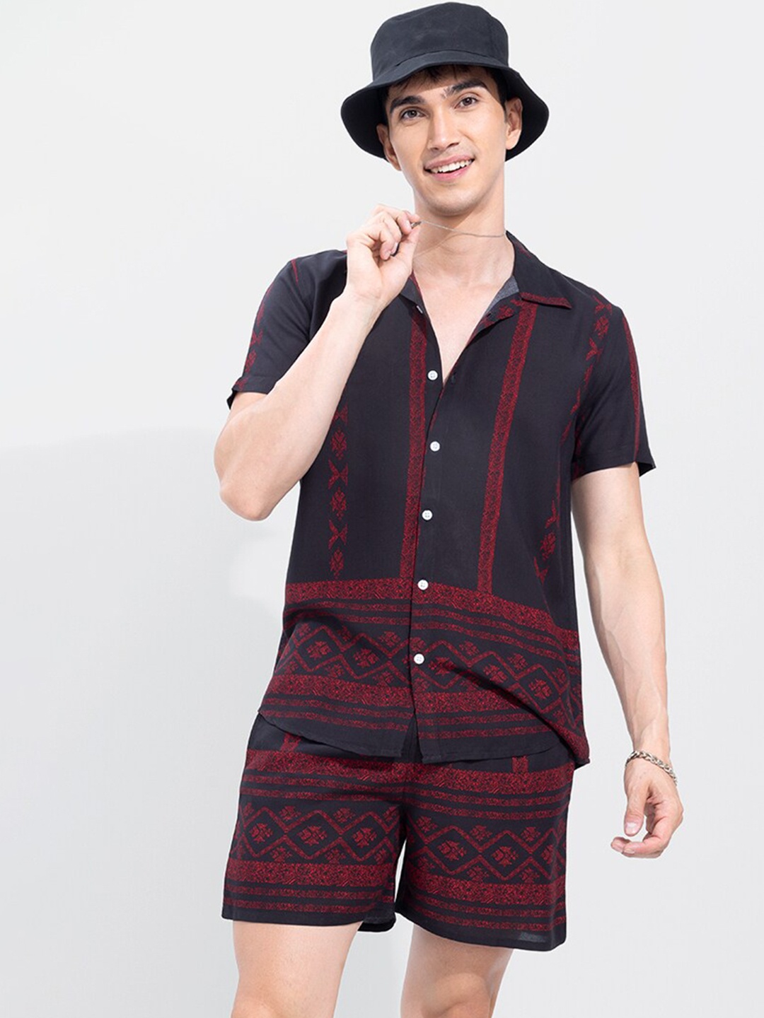 

Snitch Black Printed Shirt With Shorts