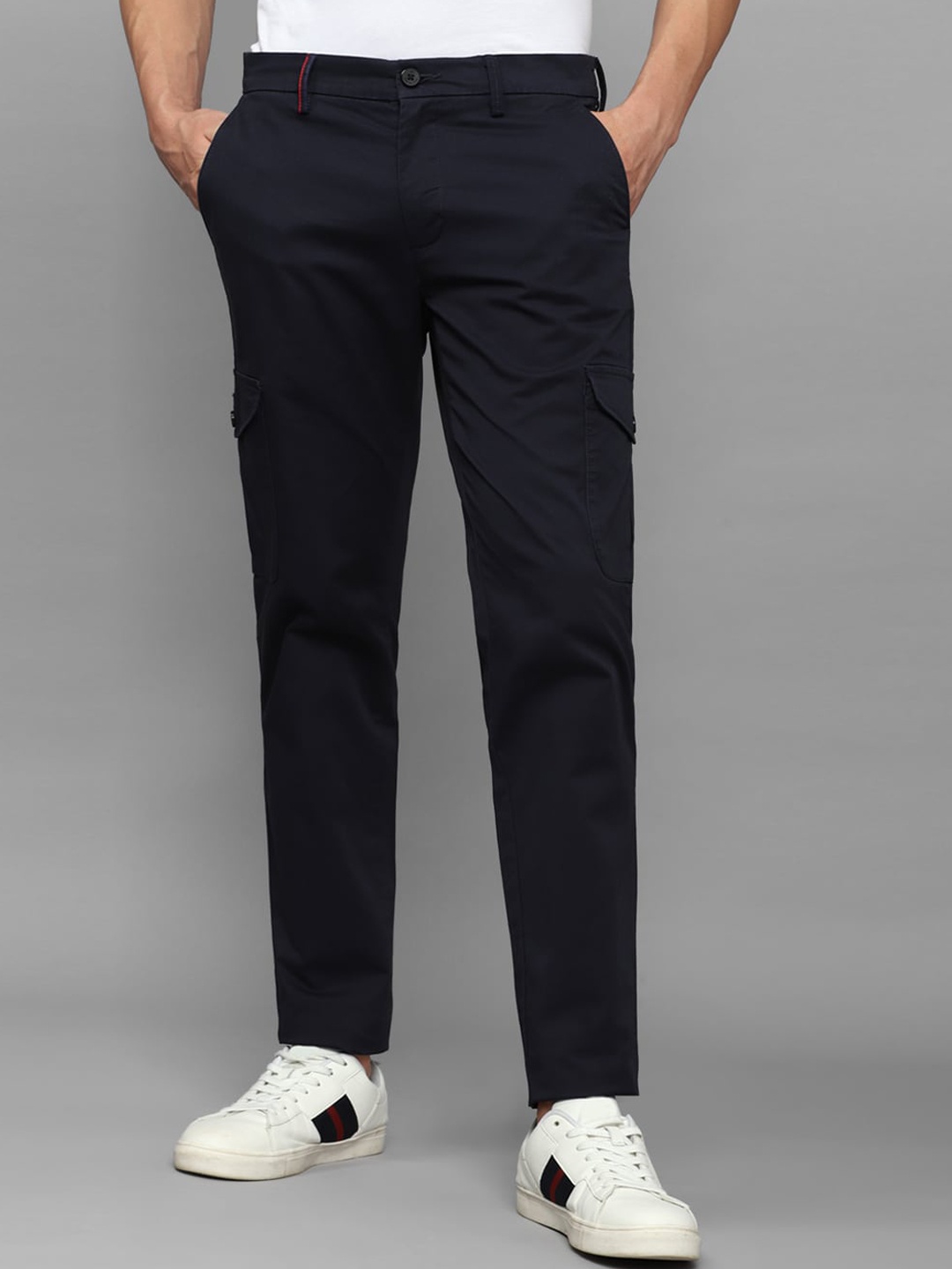 

Louis Philippe Sport Men Mid Rise Slim Fit Trousers, Navy blue