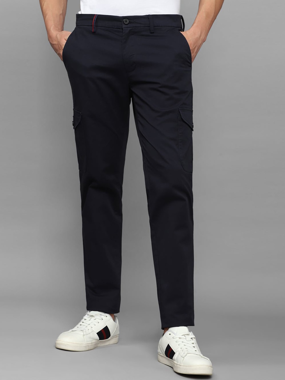 

Louis Philippe Sport Men Mid Rise Cotton Trousers, Navy blue