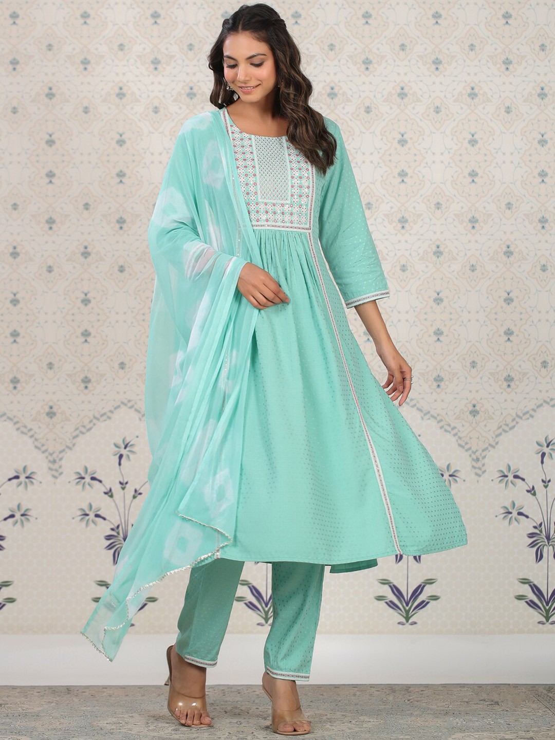 

Ode by House of Pataudi Women Green Yoke Design Empire Kurta with Trousers & Dupatta