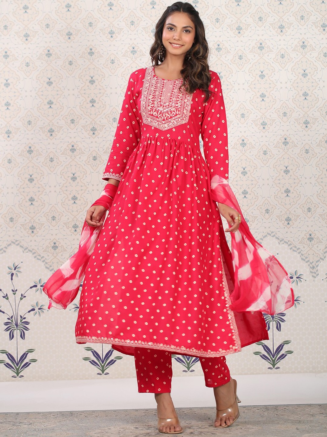 

Ode by House of Pataudi Women Red Bandhani Printed Empire Kurta with Trousers & With Dupatta