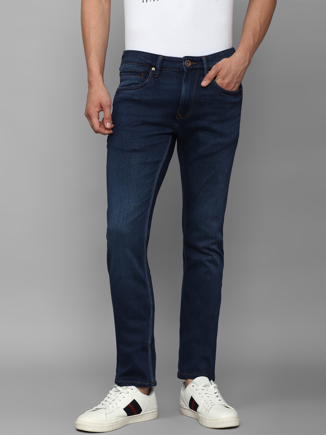 

Louis Philippe Jeans Men Slim Fit Light Fade Jeans, Navy blue