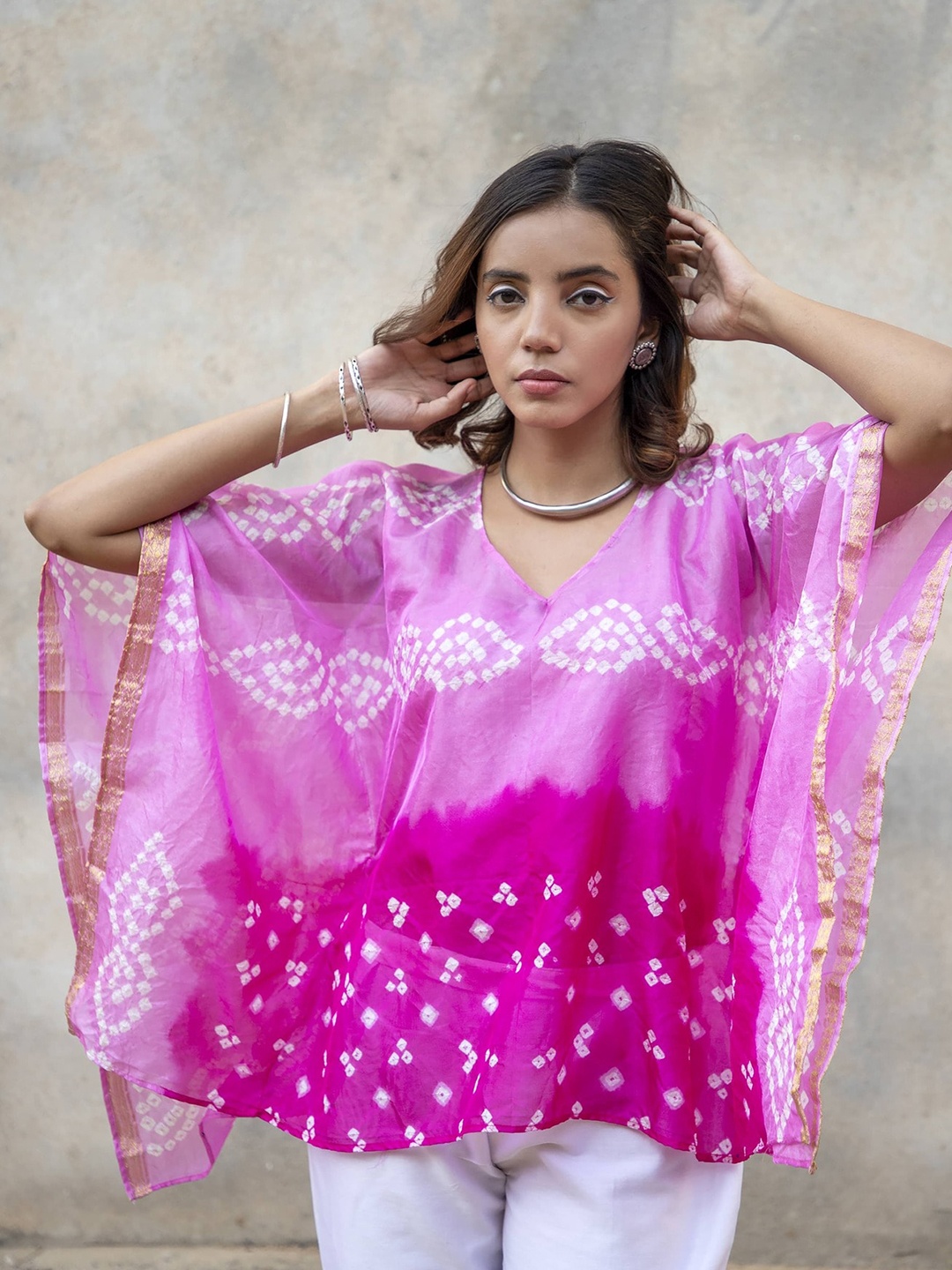 

Zanaash Dyed Regular Kurta with Trousers, Pink