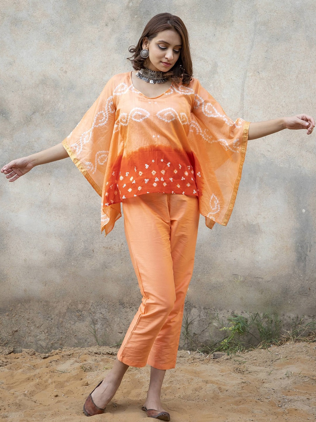 

Zanaash Bandhani Printed Regular Kurta with Trousers, Yellow