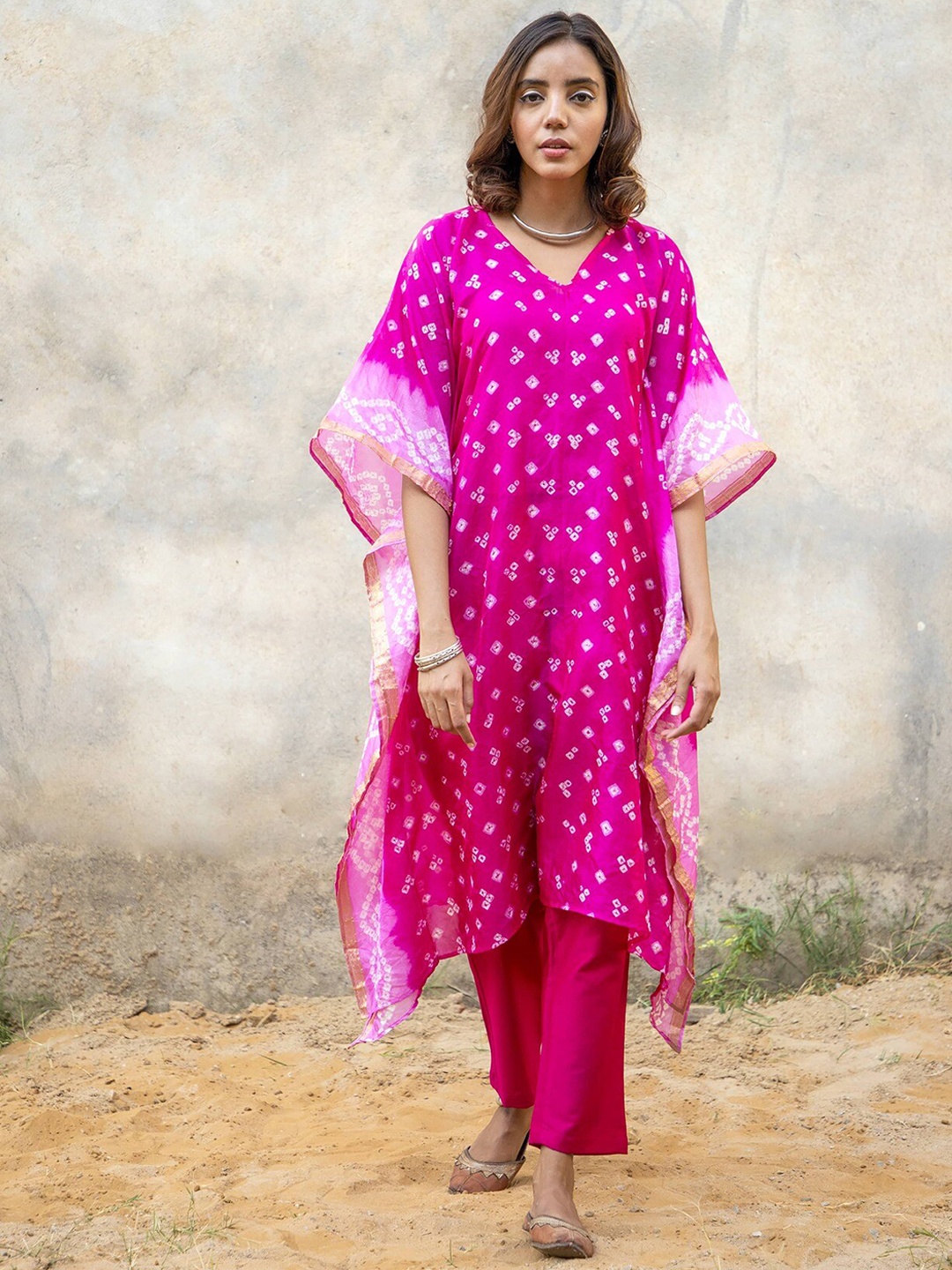 

Zanaash Bandhani Printed Kaftan Kurti With Trousers, Pink