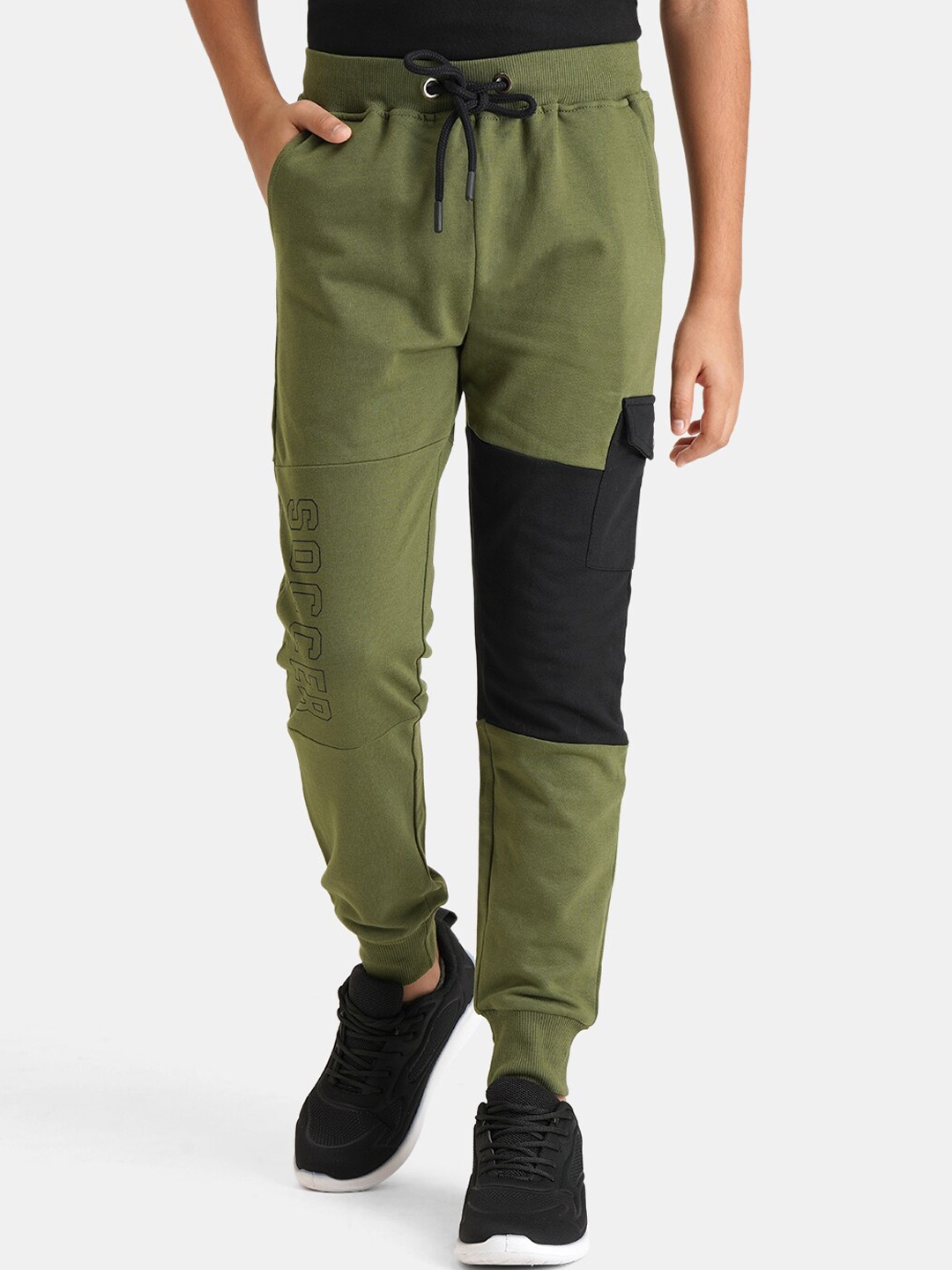 

Urbano Juniors Boys Colourblocked Pure Cotton Stretchable Joggers, Green