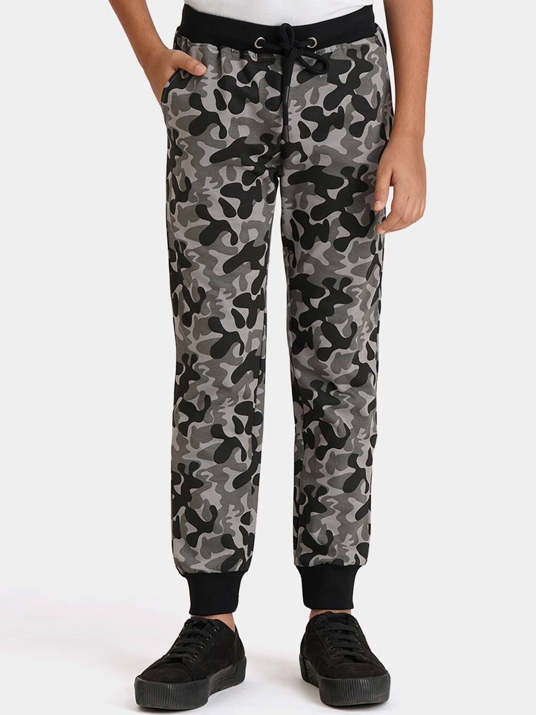 

Urbano Juniors Boys Camouflage Printed Mid-Rise Pure Cotton Joggers, Grey