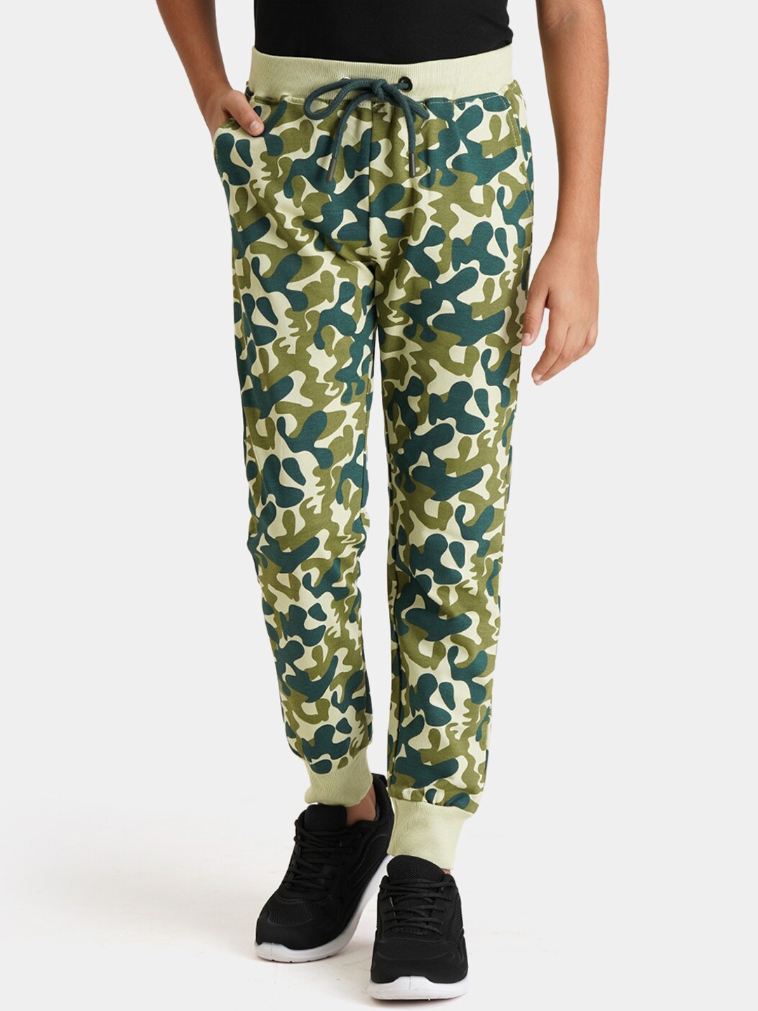 

Urbano Juniors Boys Printed Pure Cotton Mid-Rise Joggers, Green