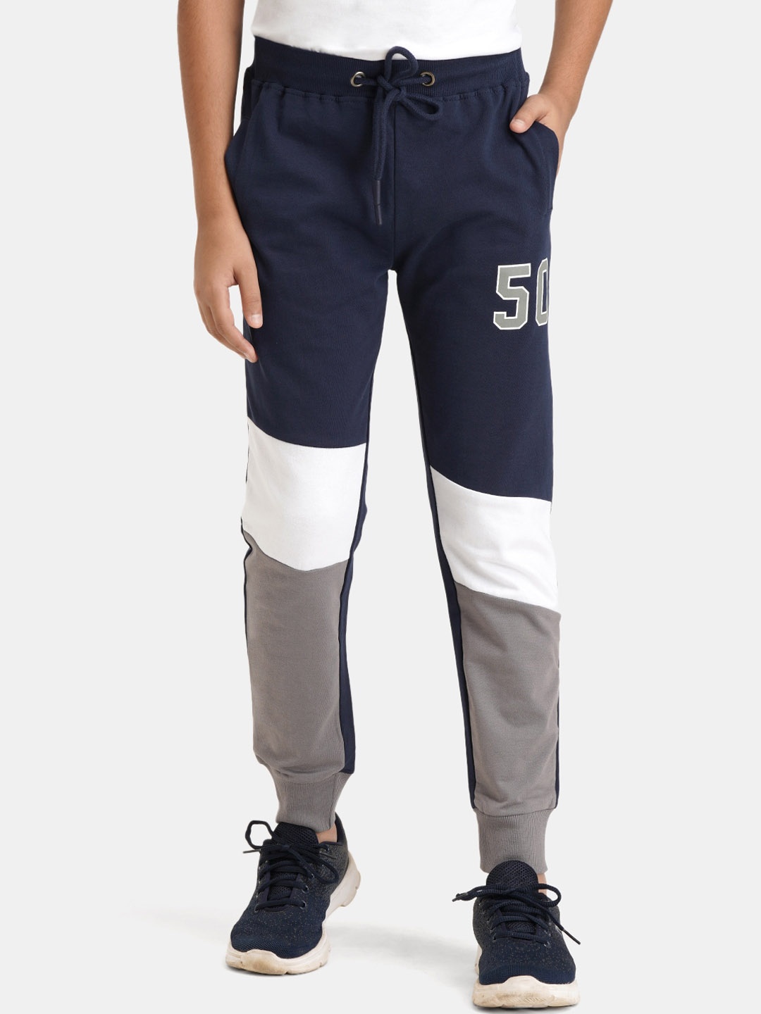 

Urbano Juniors Boys Colorblocked Printed Pure Cotton Mid-Rise Joggers, Blue