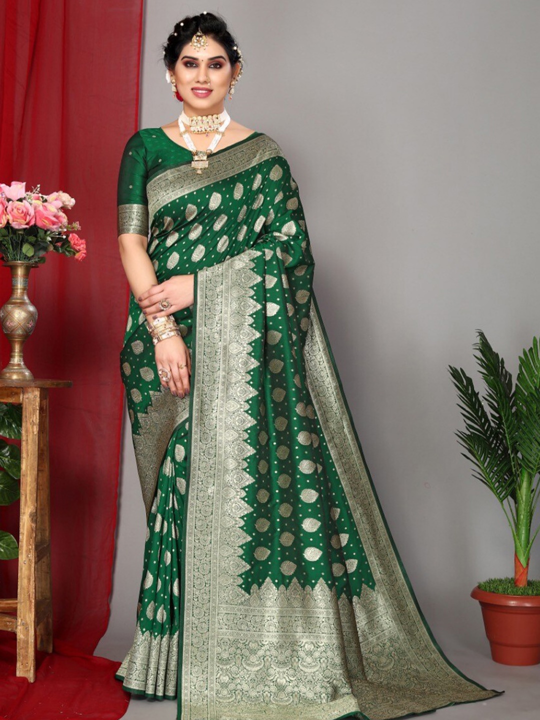 

VEERAX Ethnic Motifs Woven Design Zari Pure Silk Banarasi Saree, Green