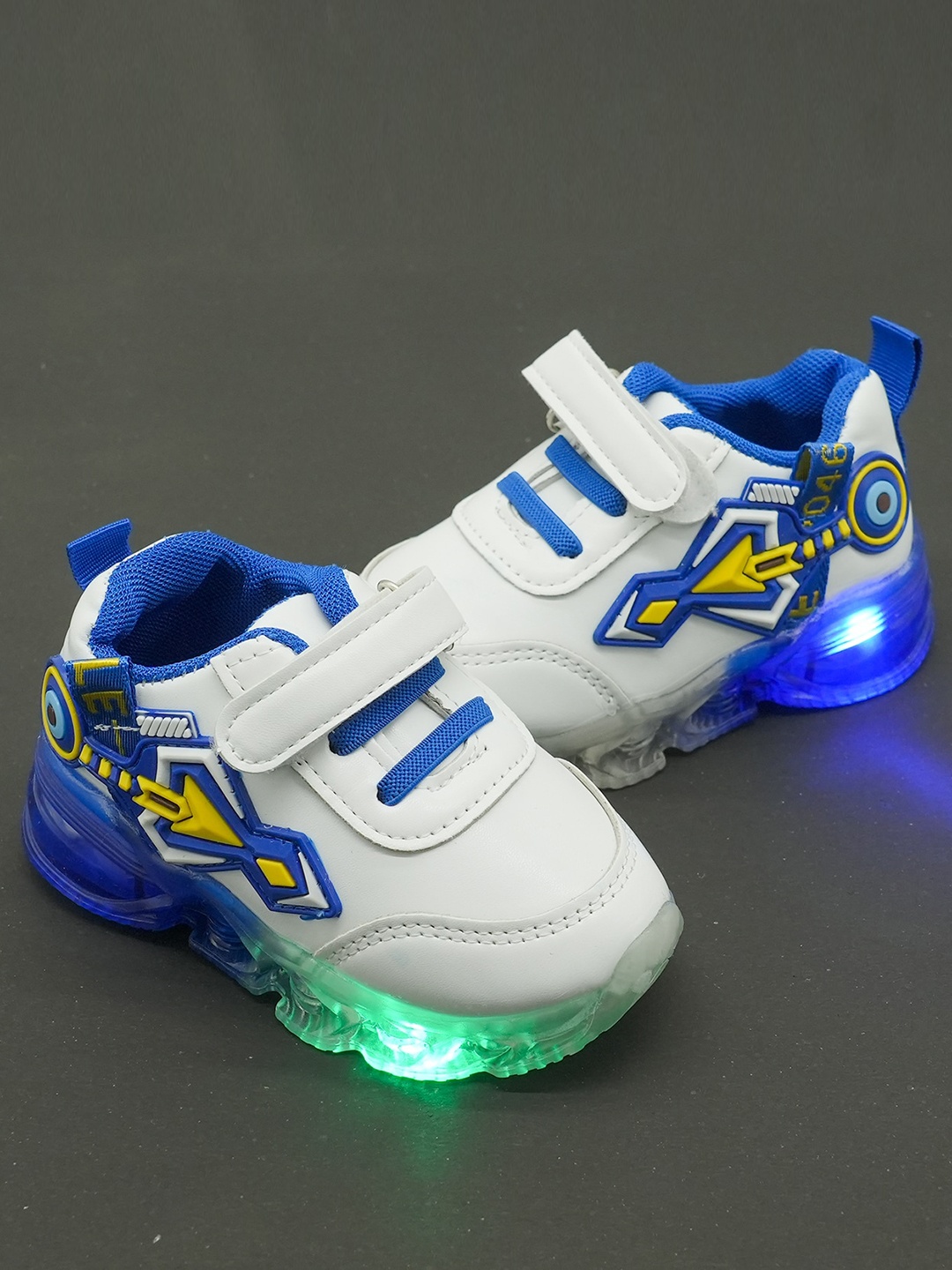 

FEETWELL SHOES Kids Textured Comfort Insole Basics Sneakers With LED Lights, White