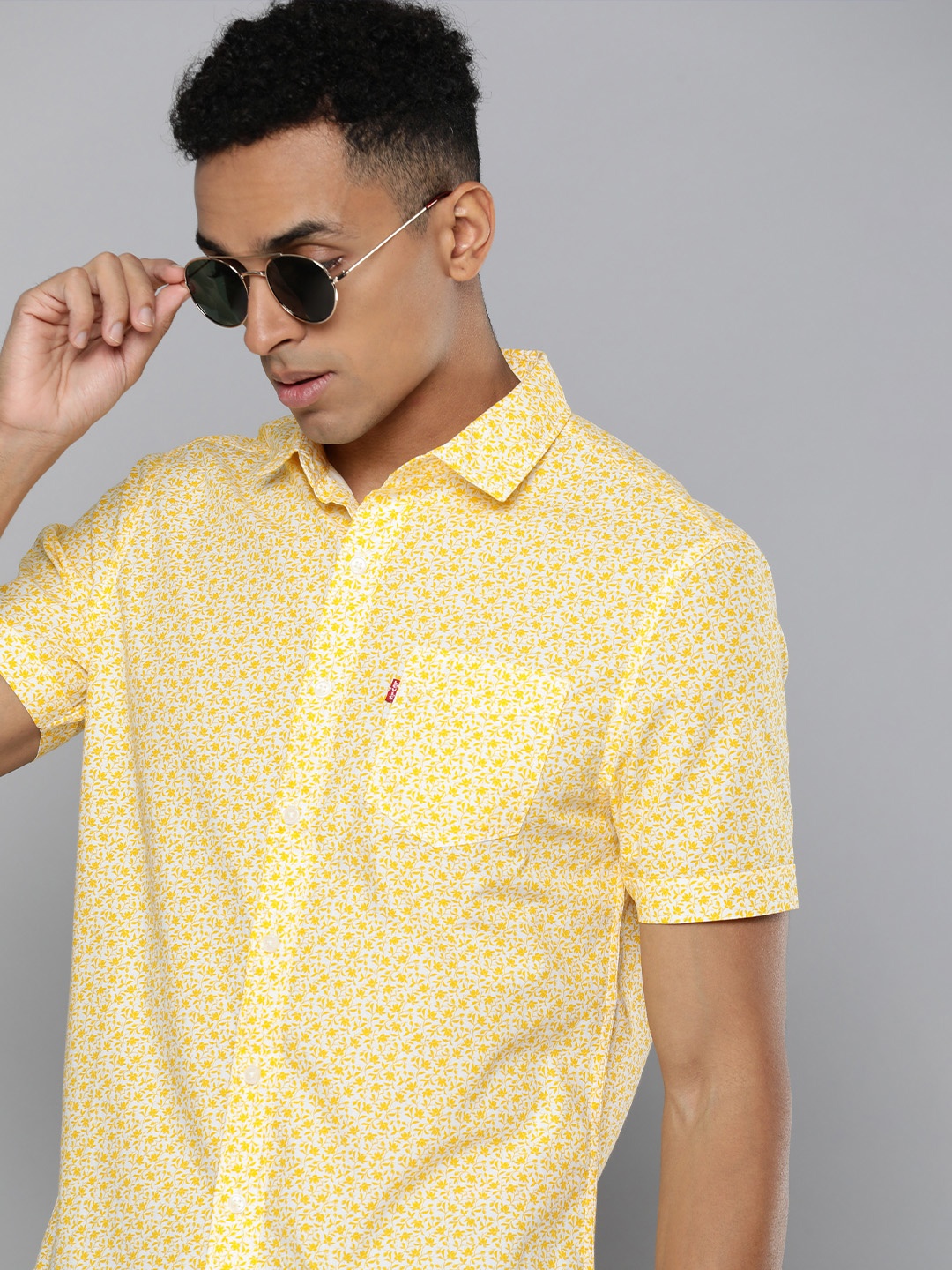 

Levis Slim Fit Floral Printed Pure Cotton Casual Shirt, White