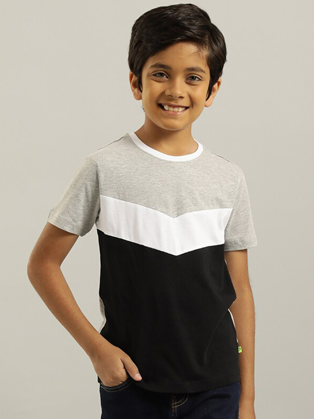 

Indian Terrain Boys Colourblocked Pure Cotton T-shirt, Black