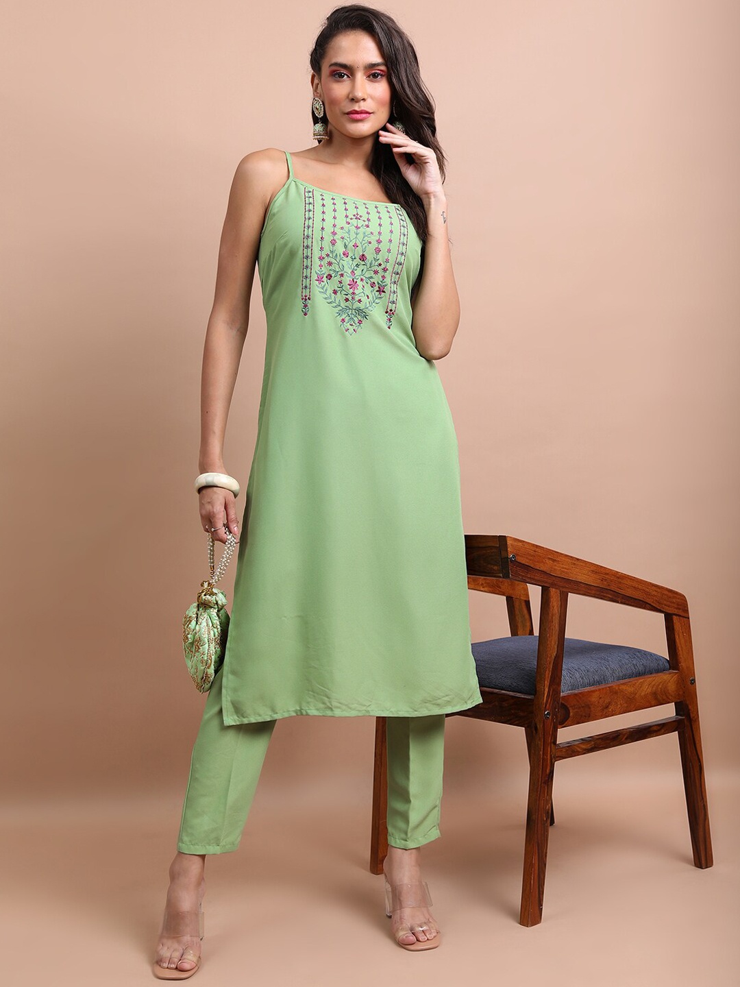 

KETCH Floral Embroidered Shoulder Straps Thread Work Kurta with Trousers, Green