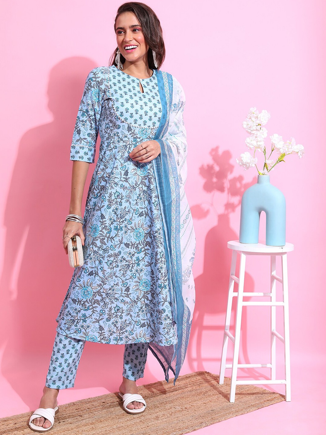 

KETCH Ethnic Motifs Printed Kurta with Trousers & With Dupatta, Turquoise blue