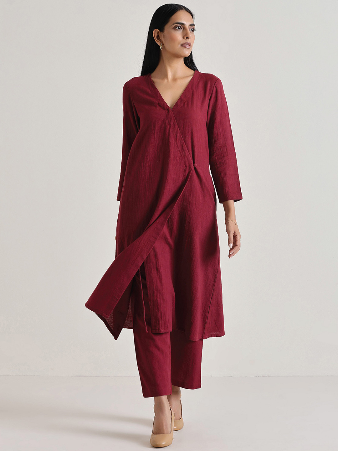 

trueBrowns V-Neck Angrakha Kurta With Trousers, Maroon