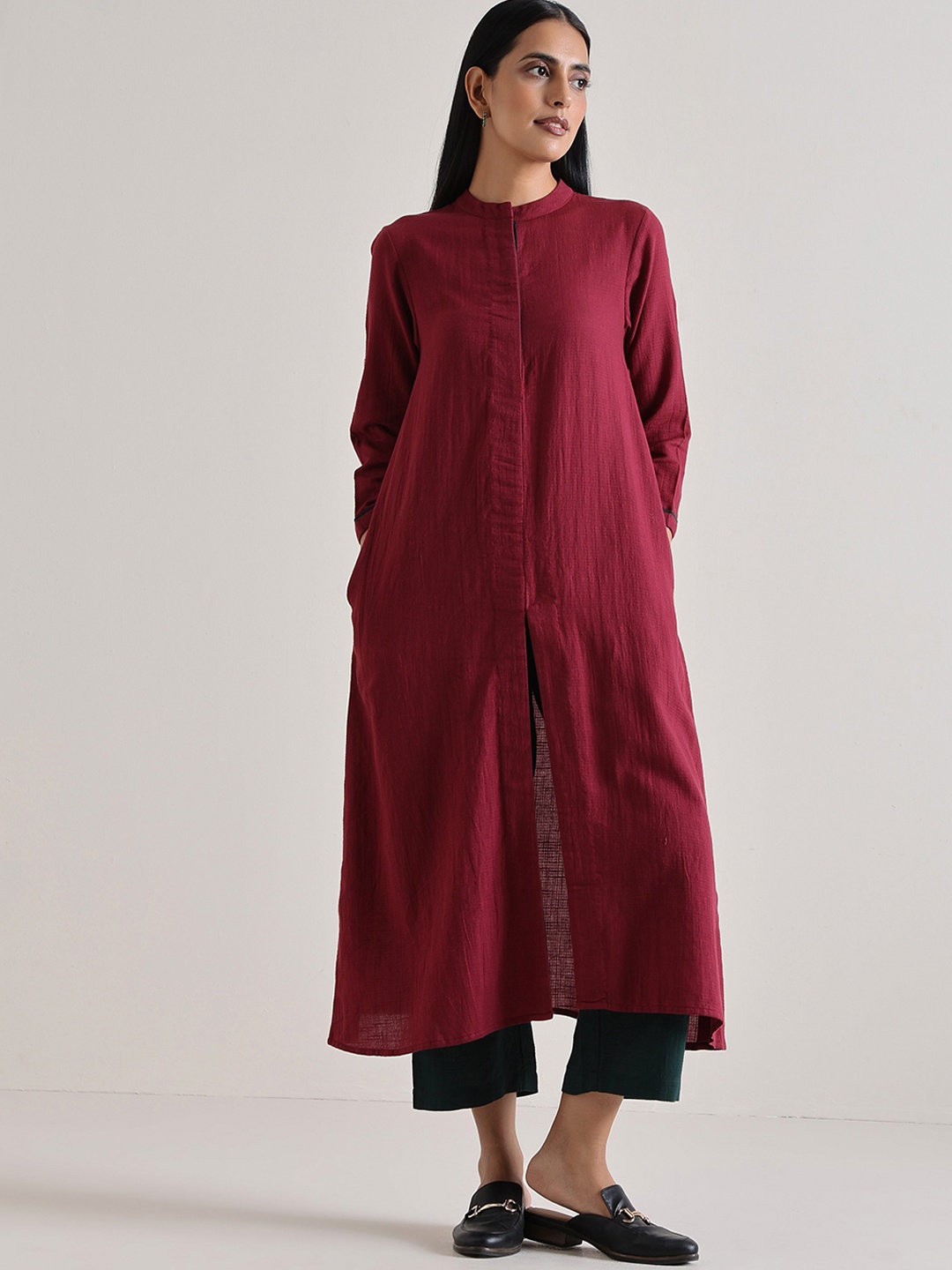 

trueBrowns Mandarin Collar A-Line Kurta with Trousers, Maroon