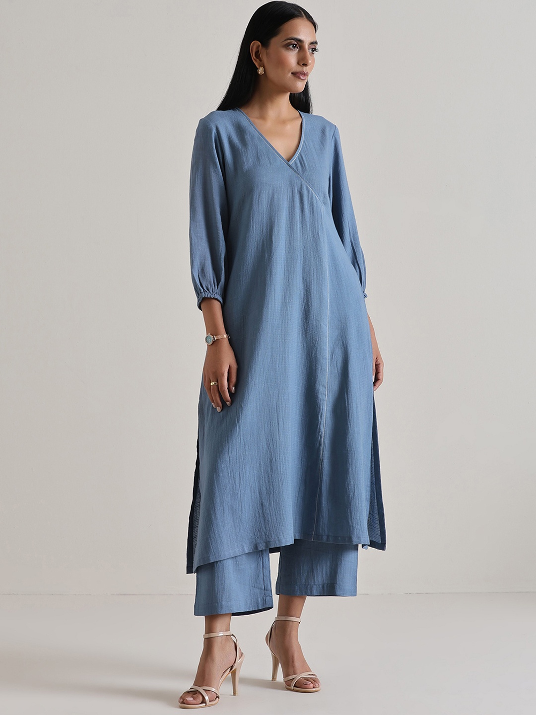 

trueBrowns V-Neck A-Line Kurta with Trousers, Blue