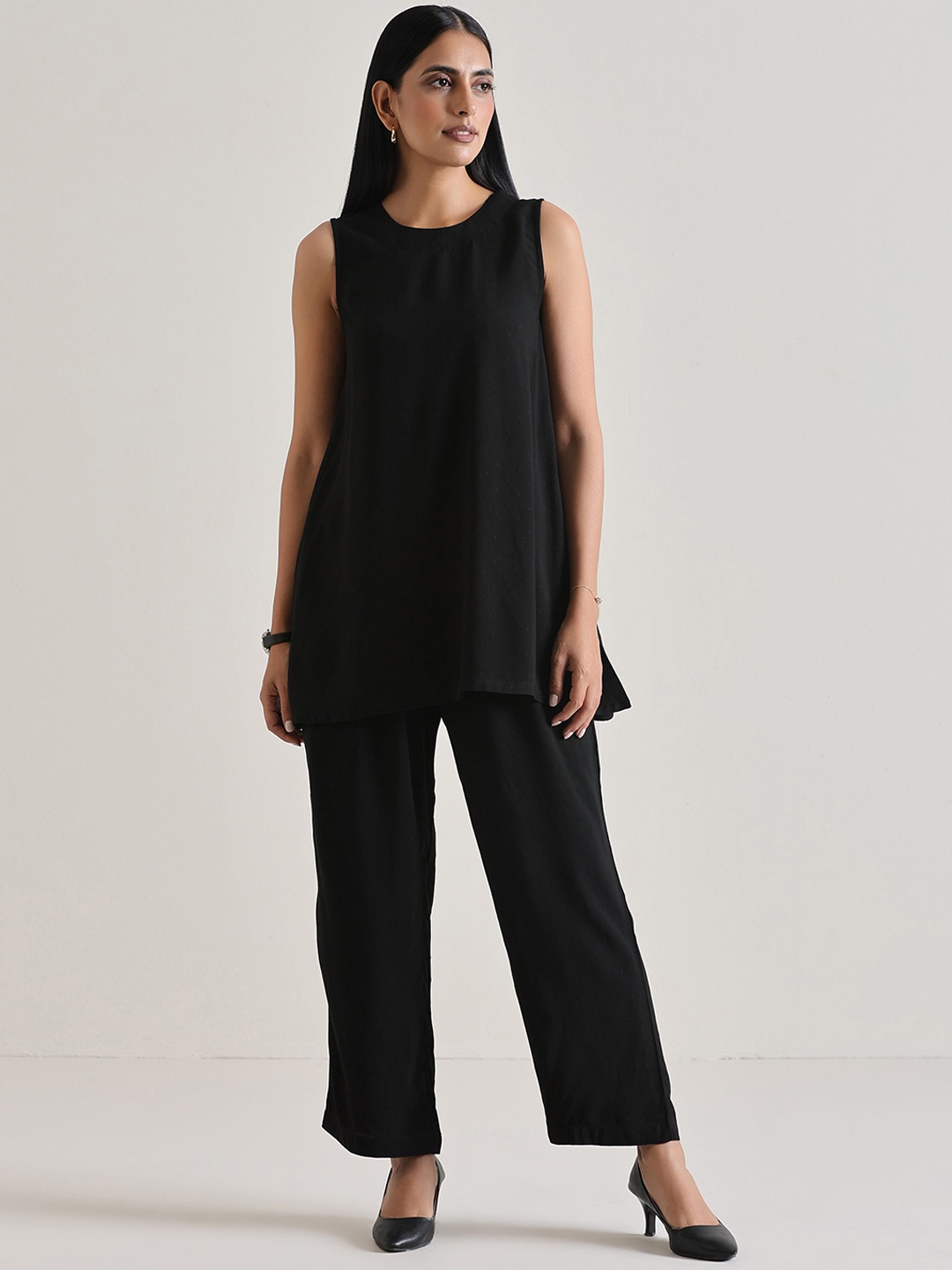 

trueBrowns Round Neck Krta With Trousers, Black