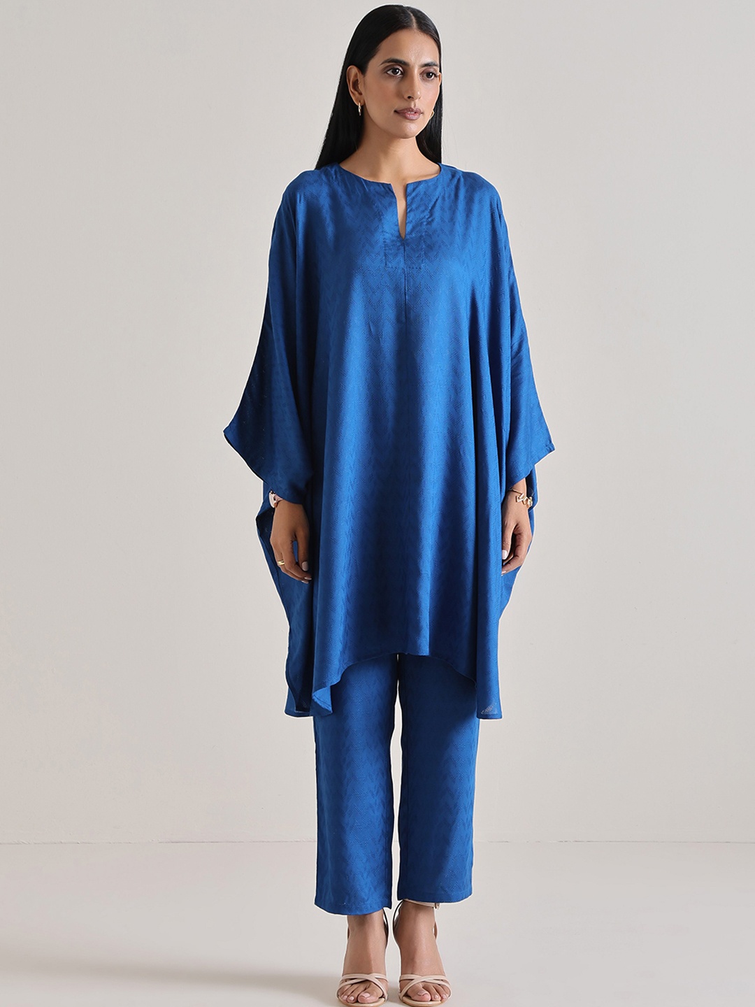 

trueBrowns Self-Design Kurta With Trousers, Blue
