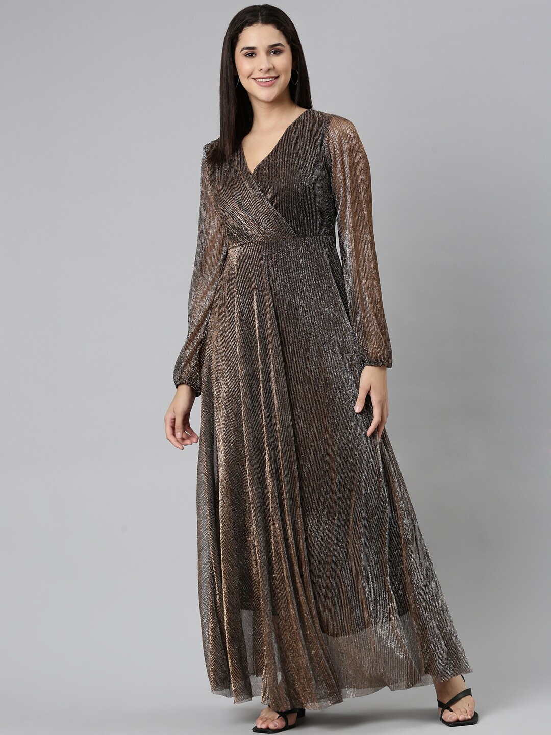 

SHOWOFF V-Neck Puff Sleeve Midi Dress, Metallic