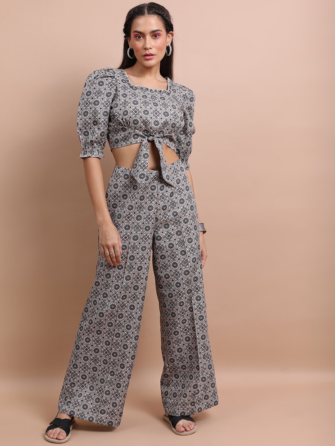 

Vishudh Grey Printed Crop Top Co-Ords with Palazzo, Black