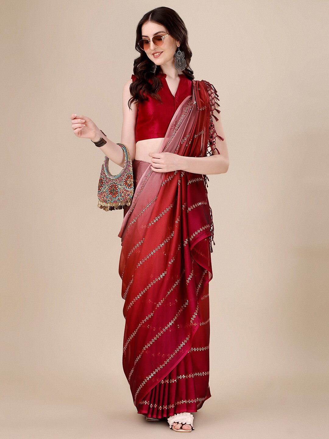 

Mitera Pink & Gold-Toned Sequinned Embellished Saree