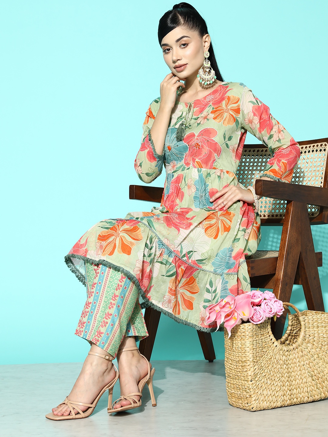 

Varanga Women Sea Green Floral Printed Sequinned Pure Cotton Kurta with Trousers