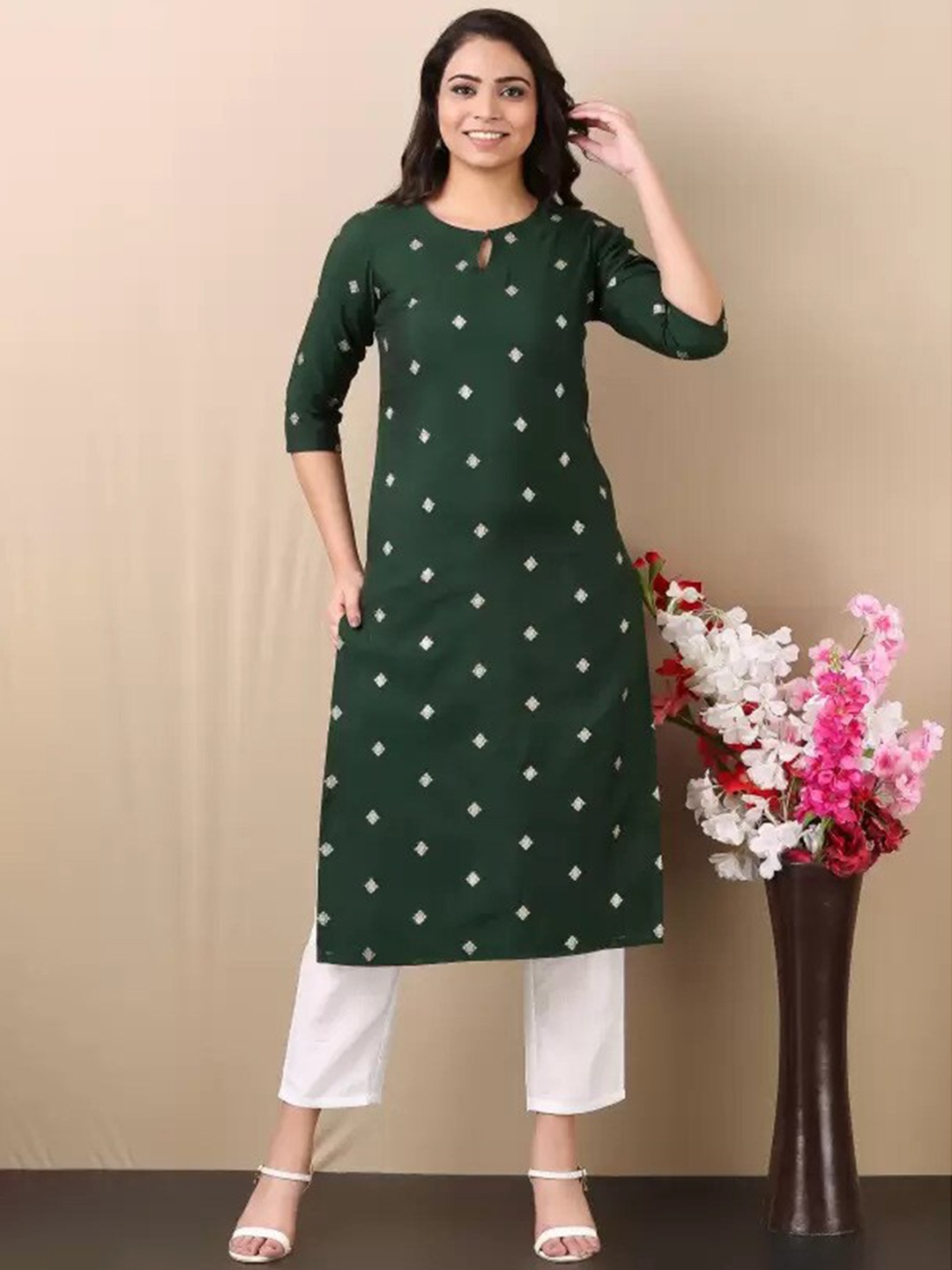 

V TRADITION Geometric Printed Keyhole Neck Straight Kurta, Green