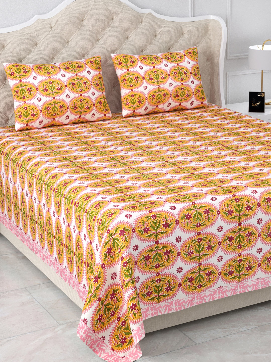 

Aapno Rajasthan Yellow & White Printed 120 TC Cotton King Bedsheet & 2 Pillow Covers