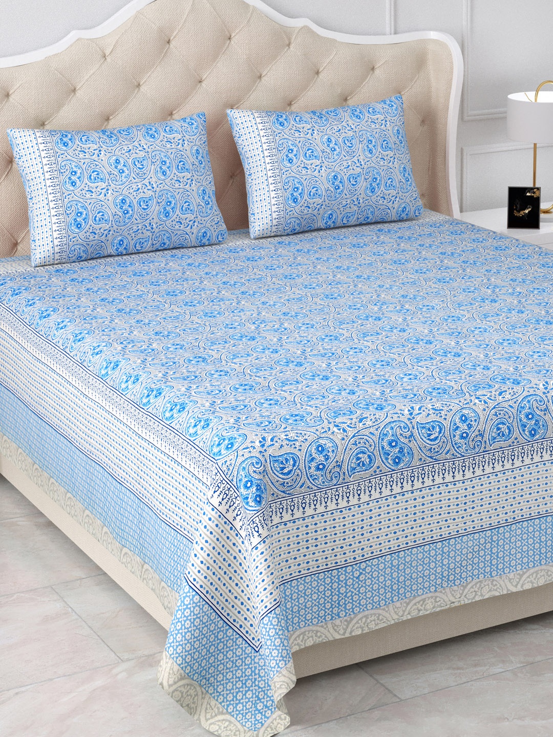 

Aapno Rajasthan Jaipuri Blue Ethnic Motifs 120 TC Cotton King Bedsheet & 2 Pillow Covers
