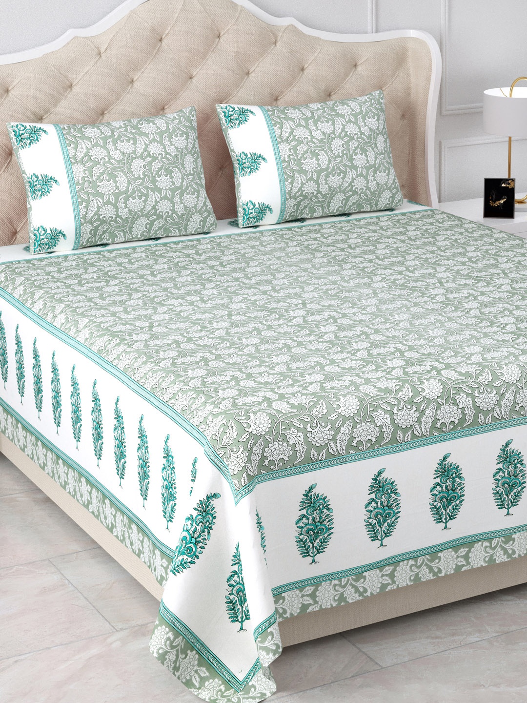 

Aapno Rajasthan Jaipuri Grey & White Floral 120 TC Cotton King Bedsheet & 2 Pillow Covers