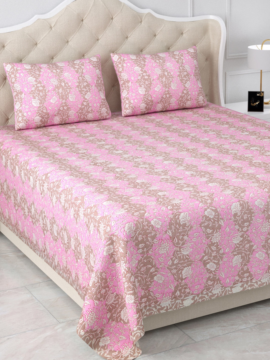 

Aapno Rajasthan Pink & Grey Printed 120 TC Cotton King Bedsheet & 2 Pillow Covers