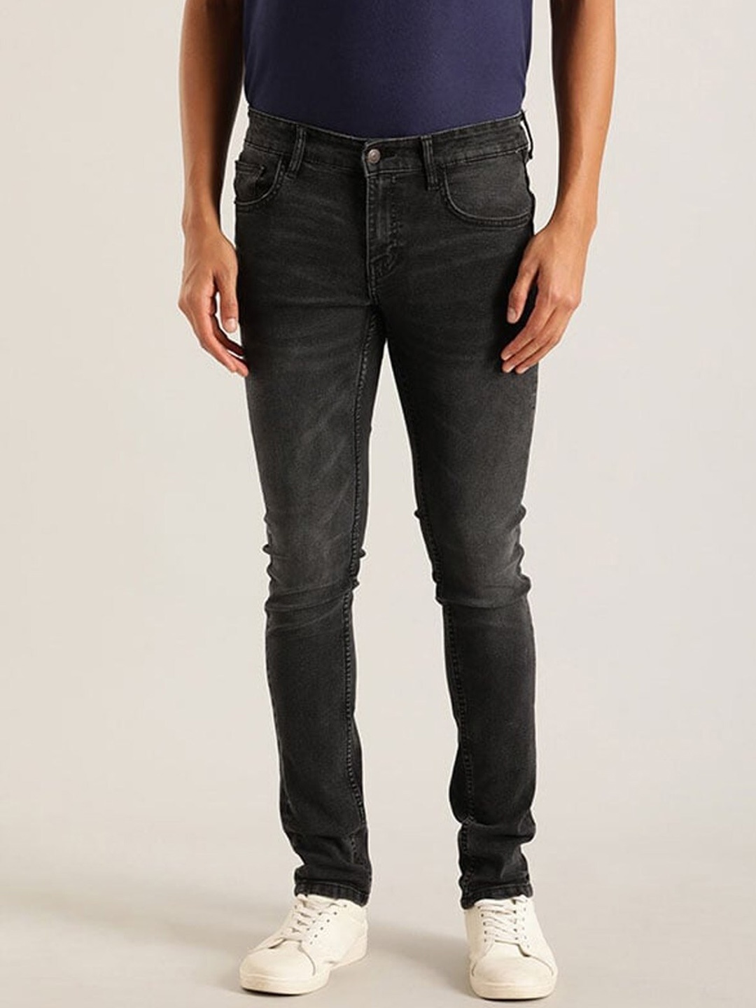 

Indian Terrain Men Brooklyn Mid-Rise Light Fade Pure Cotton Jeans, Black