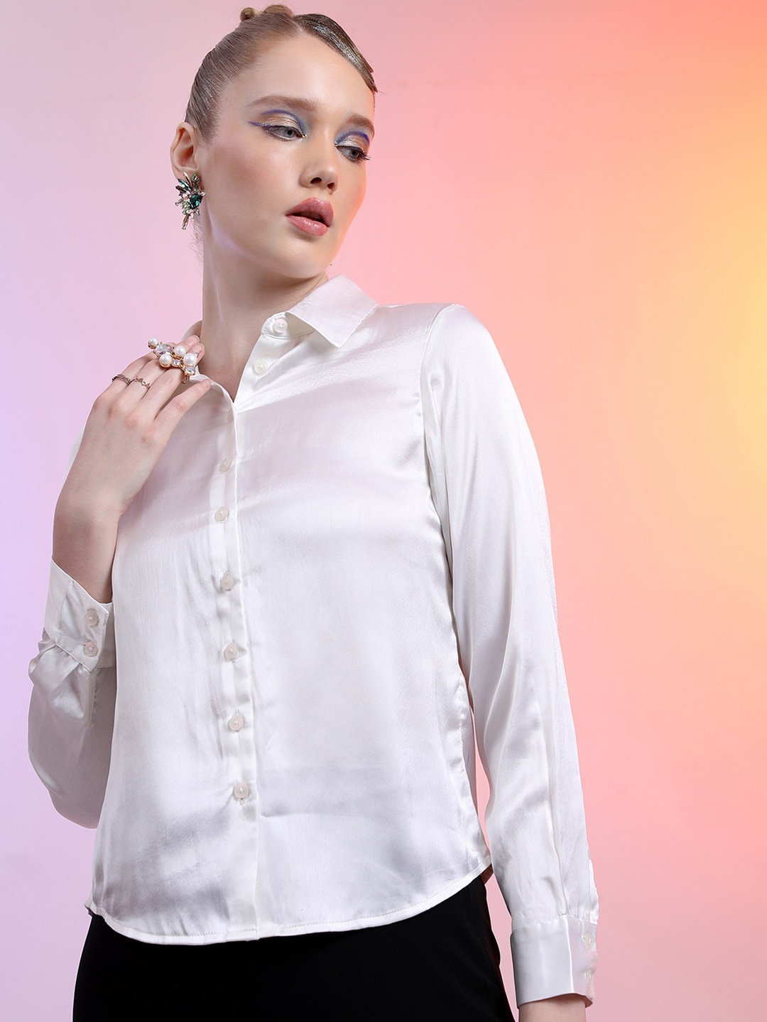 

Tokyo Talkies Cream-Coloured Spread Collar Satin Casual Shirt