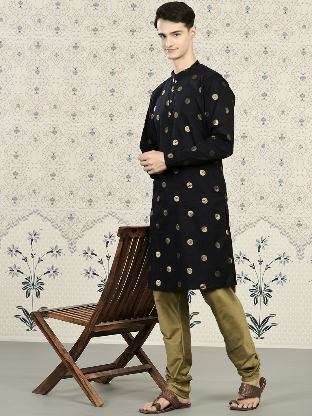 

Ode by House of Pataudi Navy Blue Floral Printed Pure Cotton Kurta With Churidar