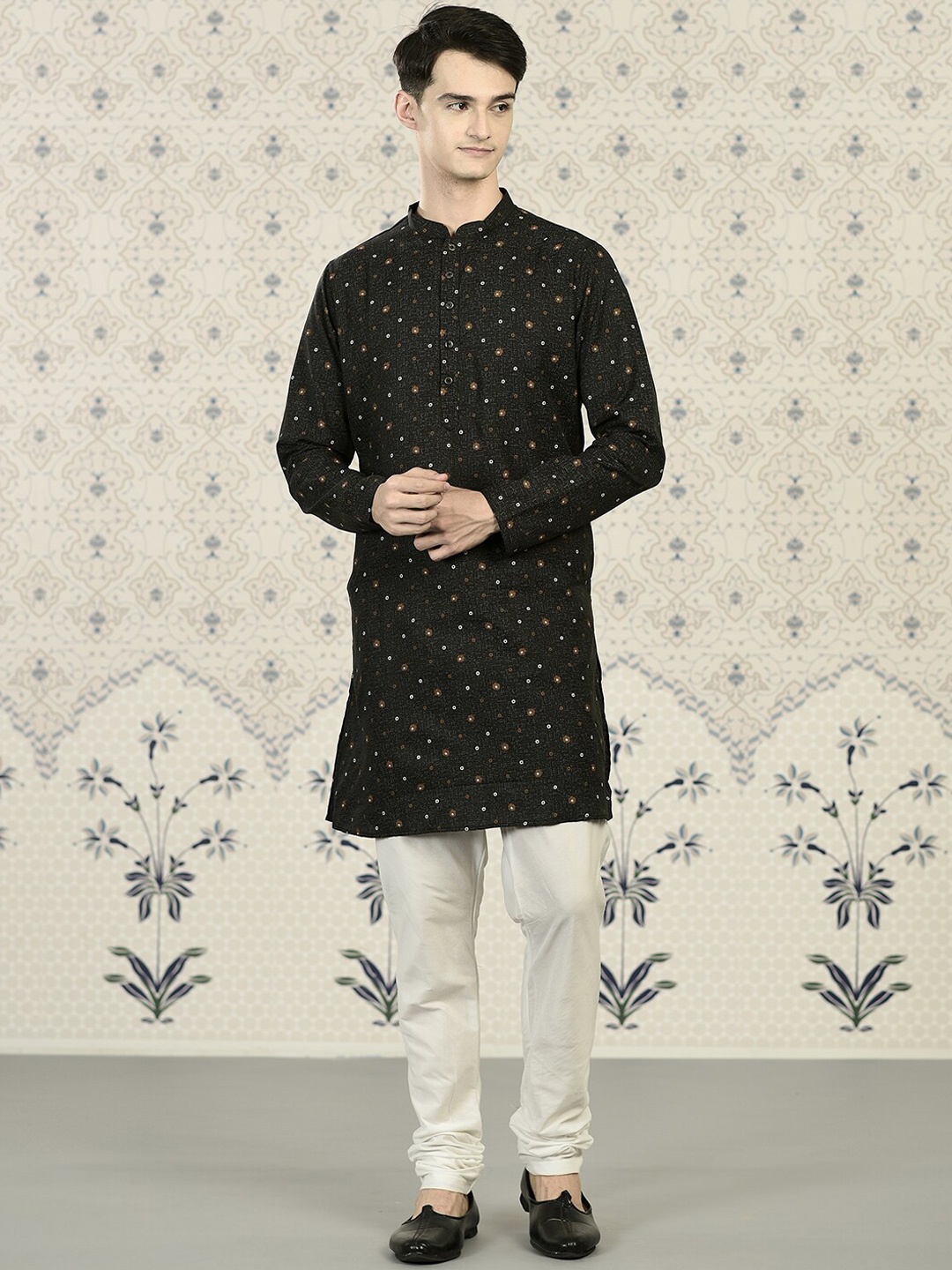 

Ode by House of Pataudi Black Floral Printed Pure Cotton Kurta With Churidar